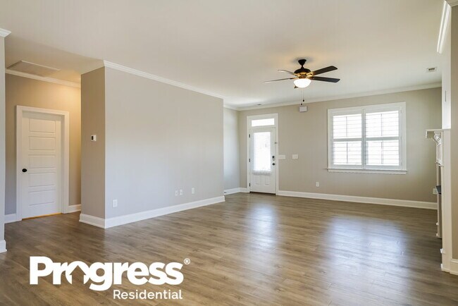Foto del edificio - 424 Ashley Woods Ct