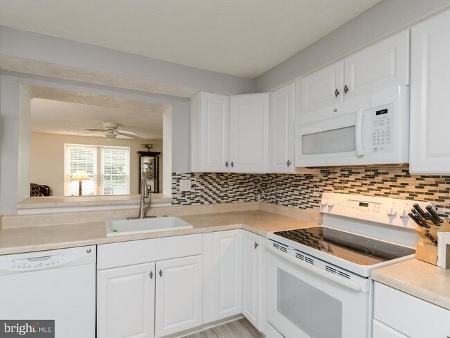 Building Photo - 88 Dorchester Cir