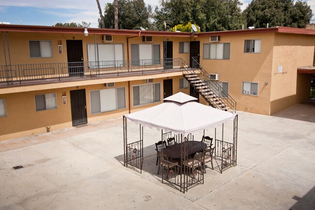 Building Photo - Cazador Court Apartments