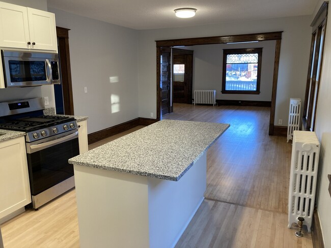 Foto del edificio - 2024 Dupont Ave S