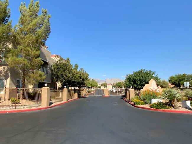 Foto del edificio - 2 Bed, 2 Bath, Condo with Pools, Fitness Center & Balcony located in Las Vegas, Nevada.