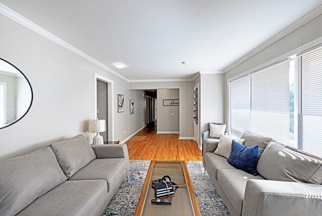 Foto del edificio - 2214 Toney Dr