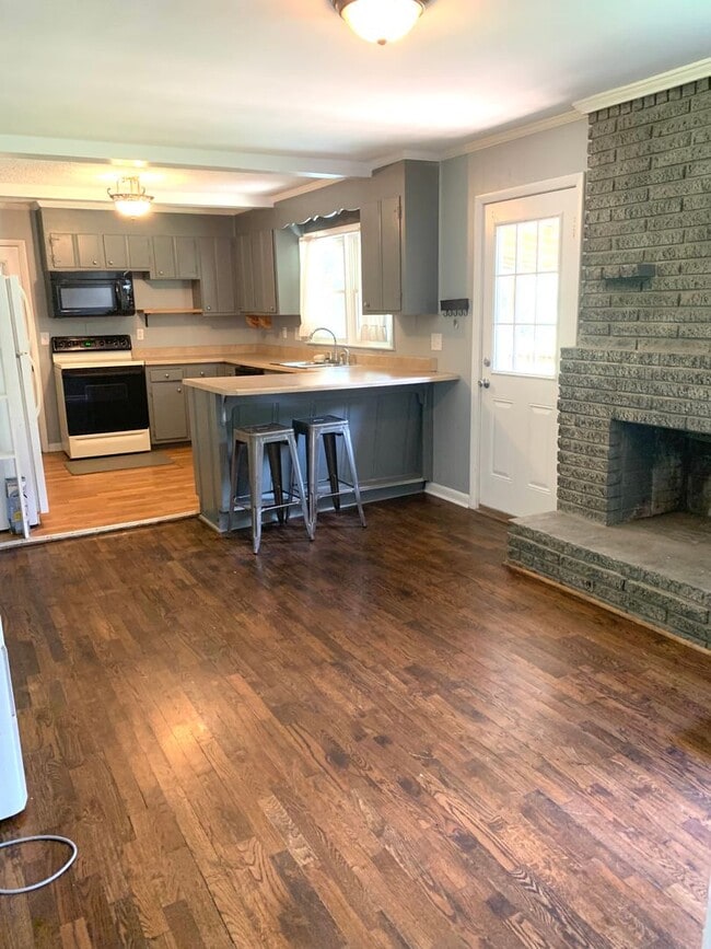 Photo - Country feel close to the city?   you got it!   3 Bedroom 1 Bath for $1750 House