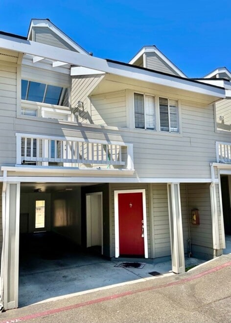 Desirable Pine Creek Condo by CAL POLY, 2 bedroom, 2 Bath + Den and Loft