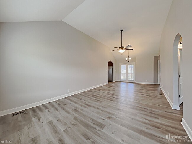 Building Photo - 609 Hollow Crest