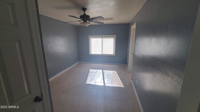 Foto del edificio - 1221 E Roosevelt St