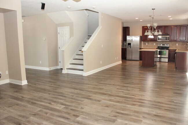 Building Photo - 669 Picasso Ave