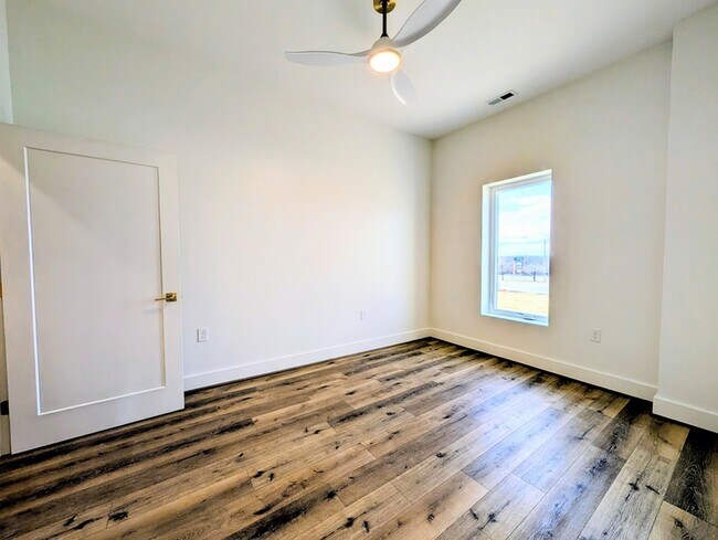 Building Photo - 5900 Fort Ave