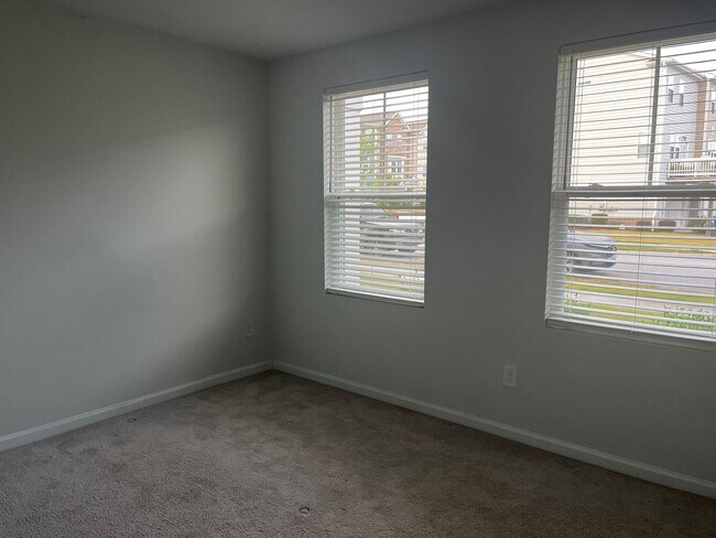 Building Photo - 6039 Kayton St