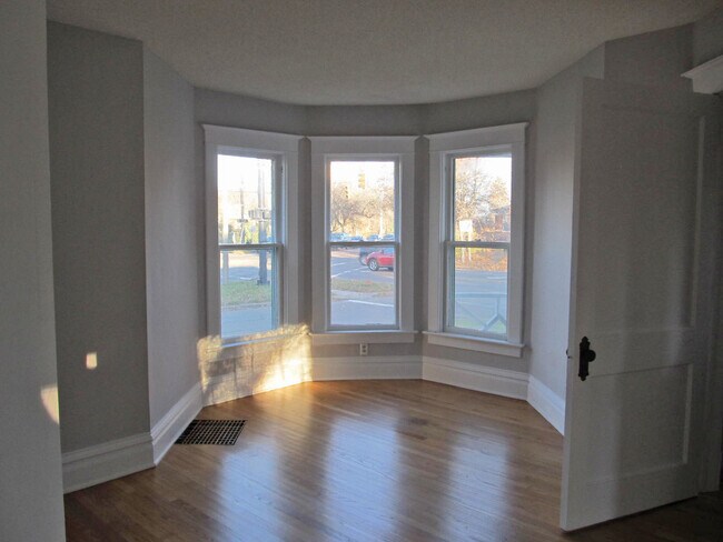 Foto del edificio - Historic 2 Story Close to Downtown and Campus