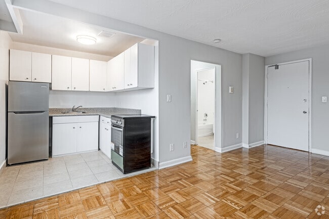 Bachelor - 500SF - Kitchen/Living Room - 65 Windermere Ave