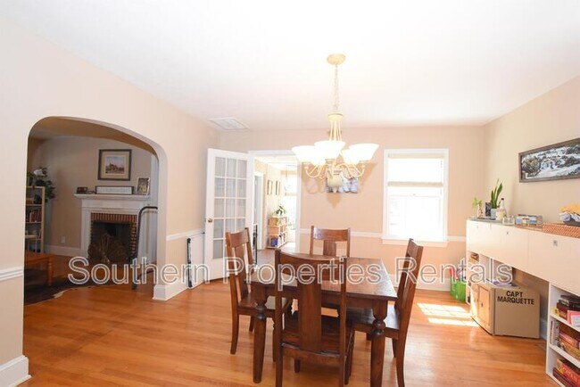 Building Photo - 601 Huske St
