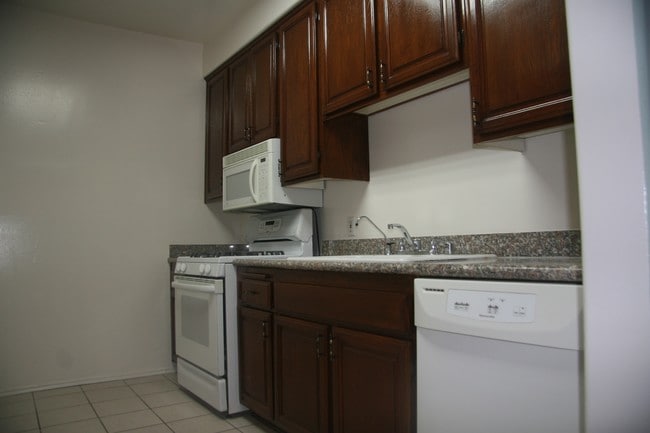 kitchen - 910 S Bedford St