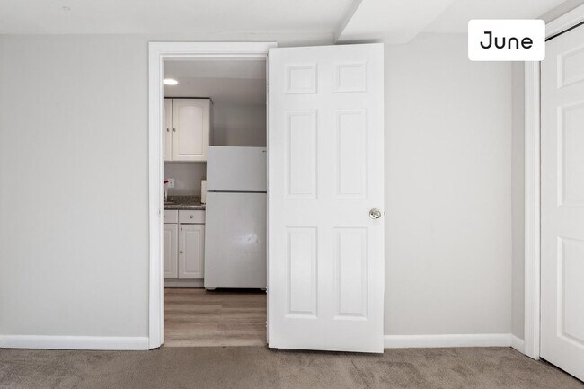 Foto del edificio - ROOM ONLY in 2-bed/1.0-bath Home