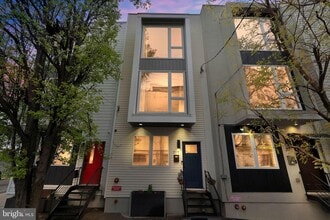 Building Photo - 219 Green St