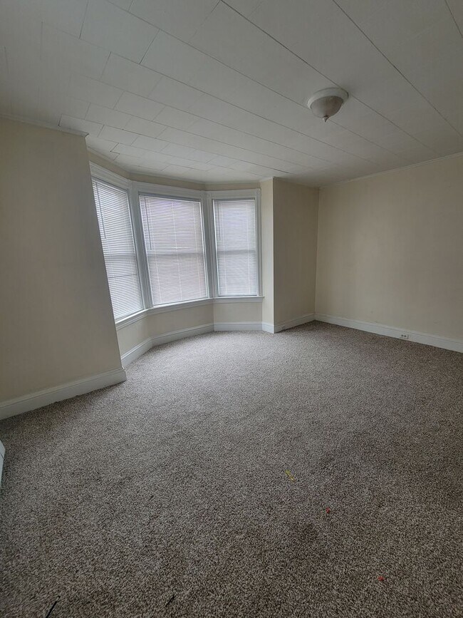 Foto del edificio - 646 W Walnut St