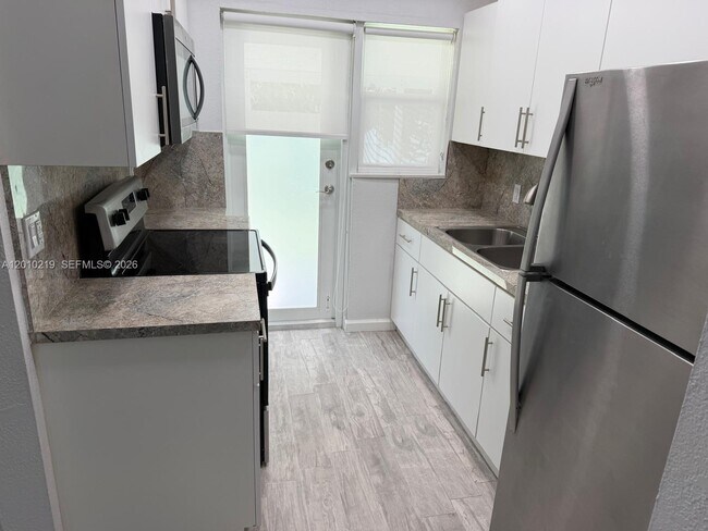 Foto del edificio - 4871 SW 5th Terrace