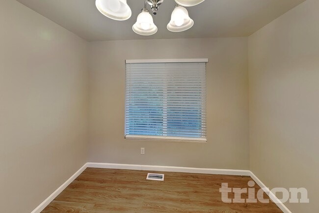 Building Photo - 6295 Grandridge Dr SE