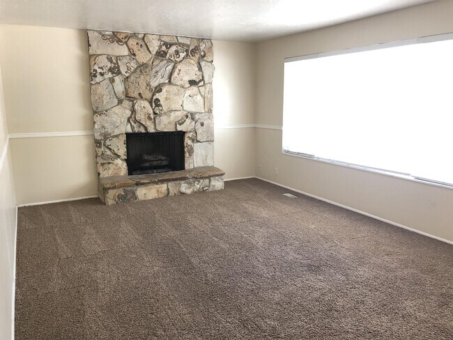 Building Photo - 9066 Bordeaux Way