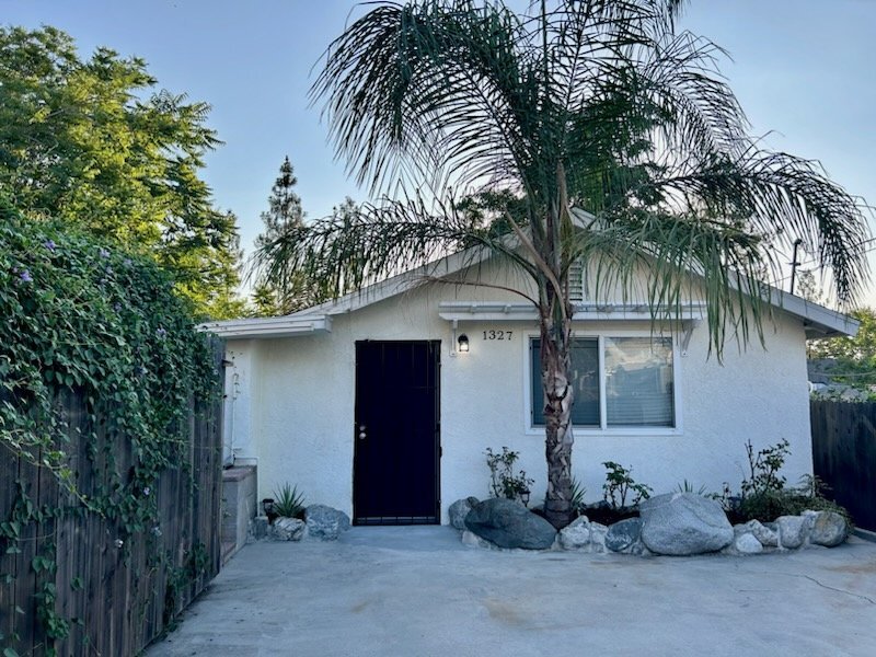 1327 Center Dr, Colton, CA 92324 Room for Rent in Colton, CA