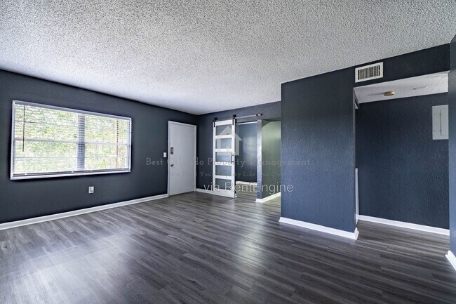 Foto del edificio - 748 Wyman Ct