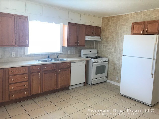 Building Photo - 111 Kinder St