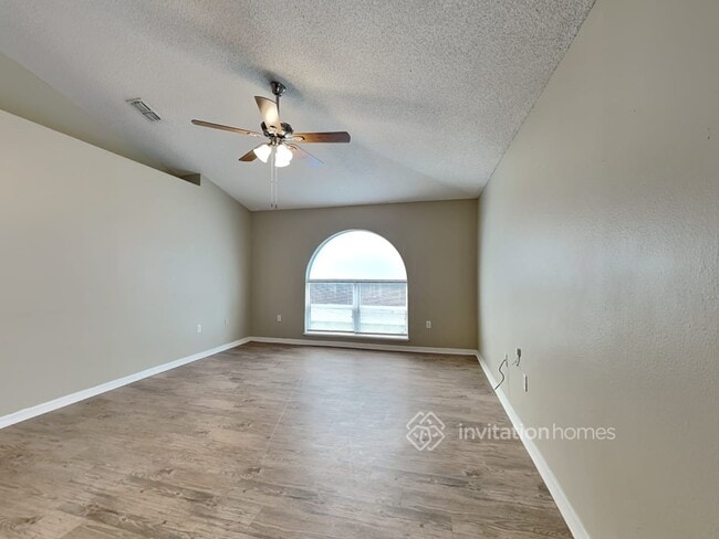 Building Photo - 5882 Windridge Dr