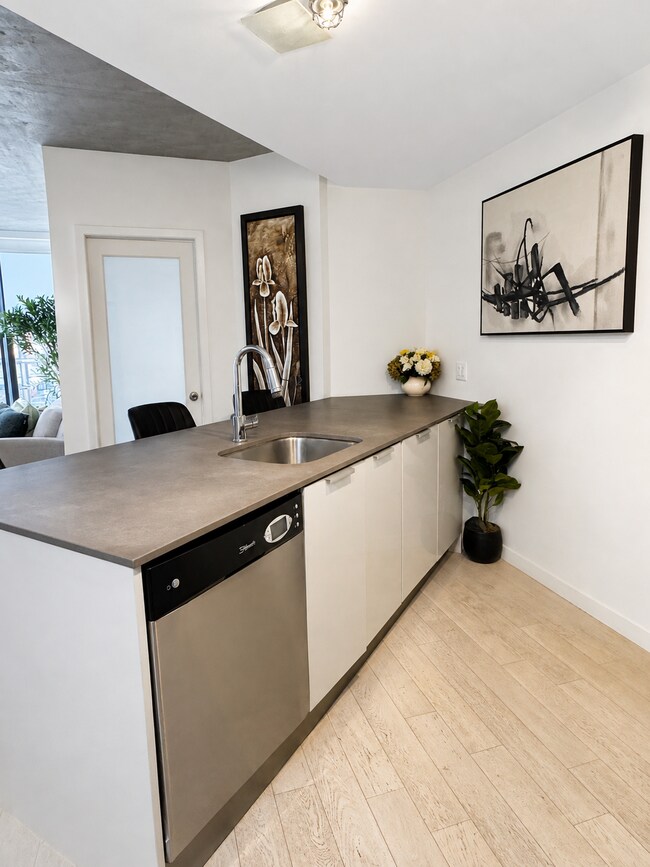 Photo du bâtiment - 128 W Cordova St