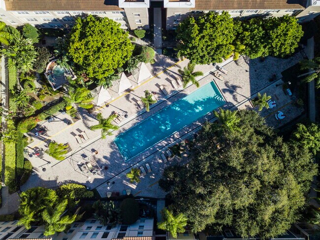 Foto del edificio - 2410 W Azeele St