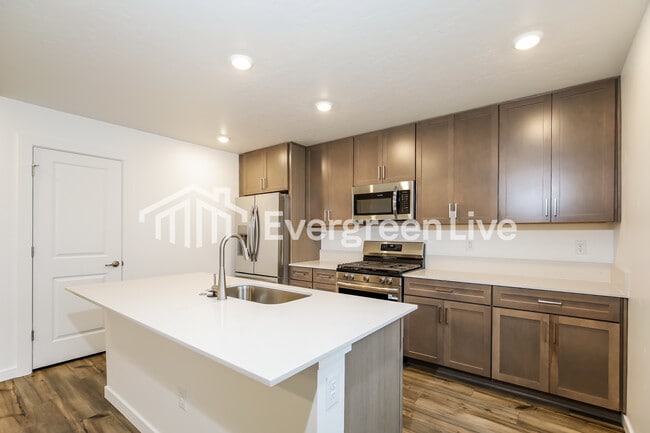 Foto del edificio - 15132 Nimbus Way