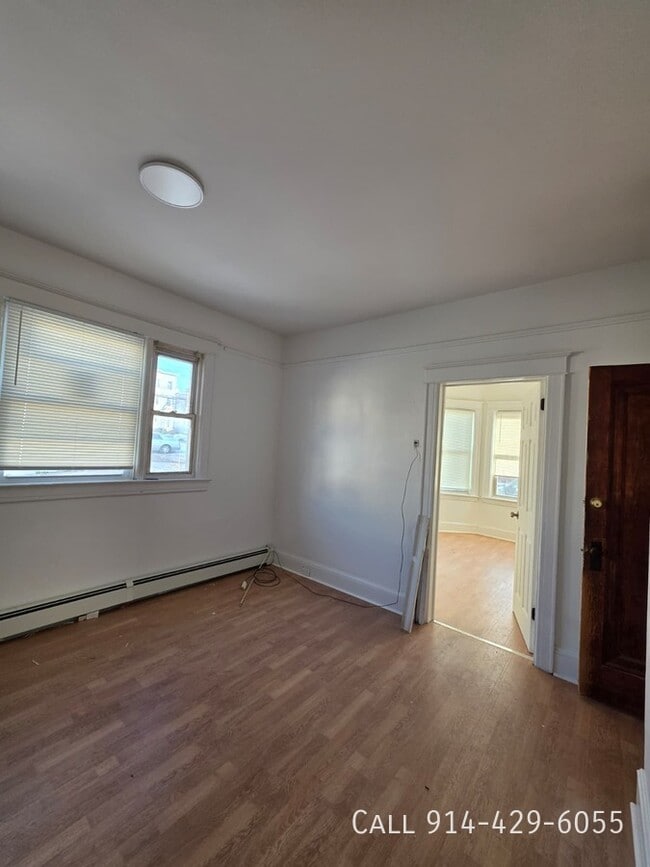 Building Photo - 622 Agar St