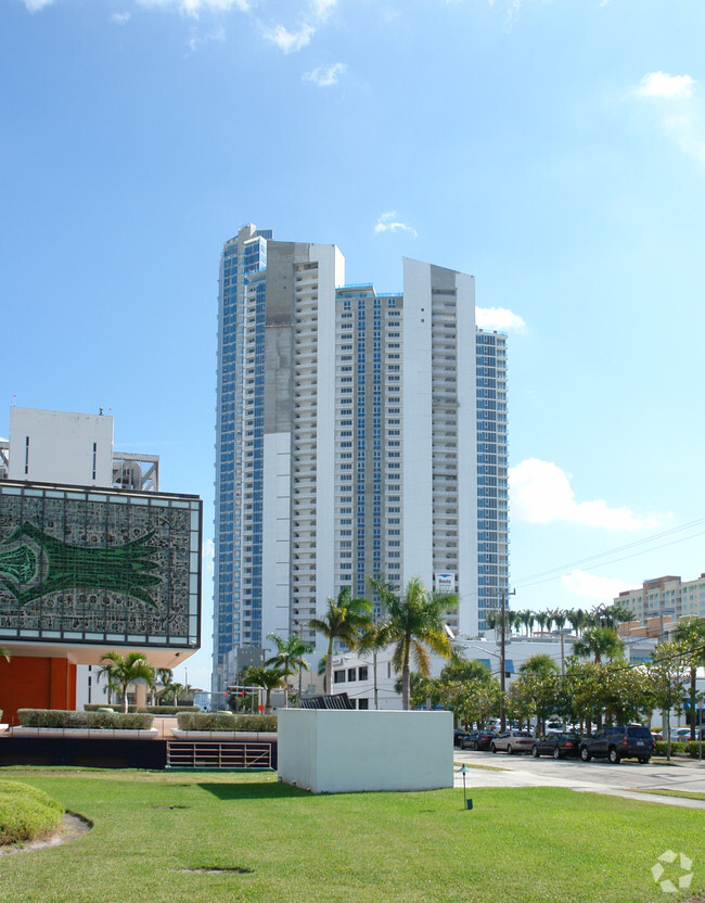 Building Photo - Paramount Bay