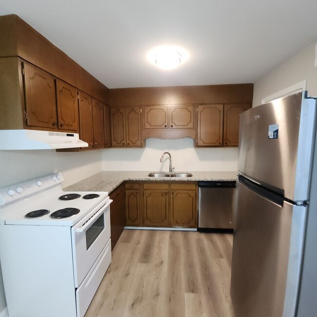 Building Photo - 2 Bedroom Townhouse Apartment FOR RENT in ...