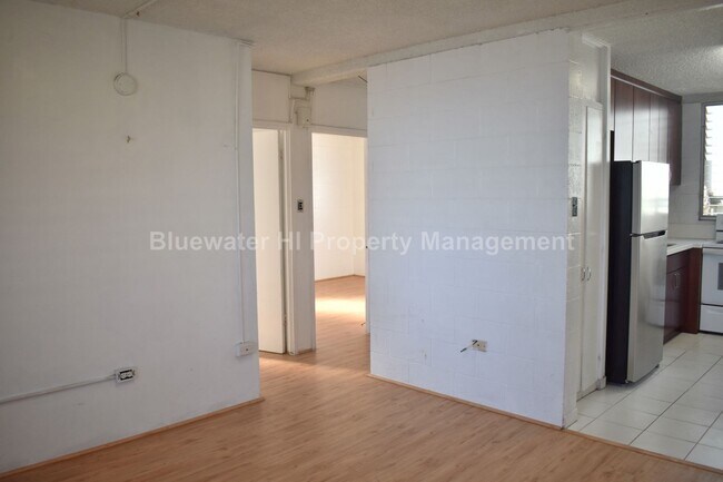 Building Photo - Recently renovated 2/1/1 Pearl Manor Apt. ...