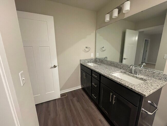 Baño del dormitorio principal - 4856 Lacy Rd