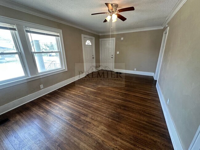 Foto del edificio - Rent $895 -5646 Lydia Ave, Kansas City, MO...