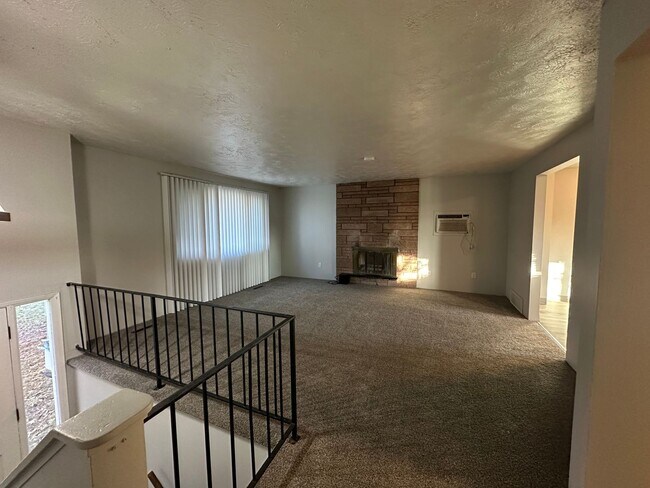 Foto del edificio - Newly Remodeled Northwest Area 4 Bedroom 2...