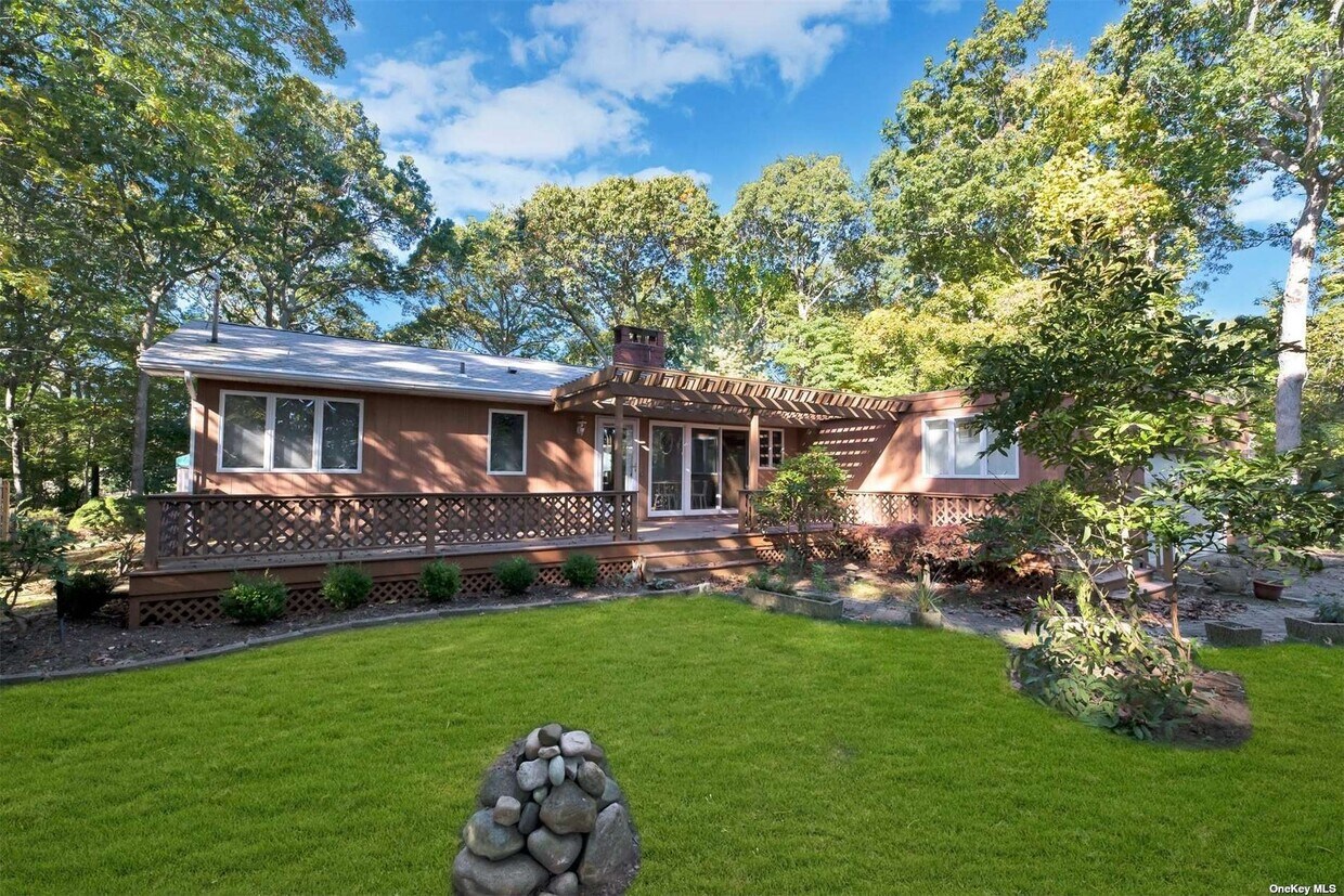 Primary Photo - 1075 Inlet Ln