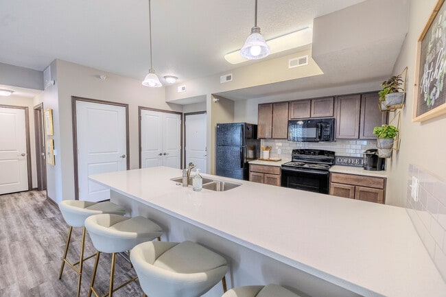 11Fifty on Olson offers spacious kitchens with in-unit washers and dryers. - 11Fifty on Olson