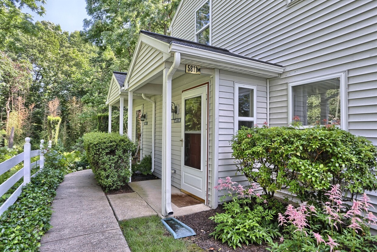 5811 Hidden Lake Dr, Harrisburg, PA 17111 Townhome Rentals in
