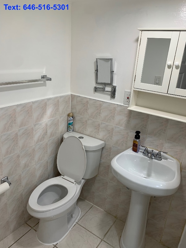 Building Photo - 447 Elton St