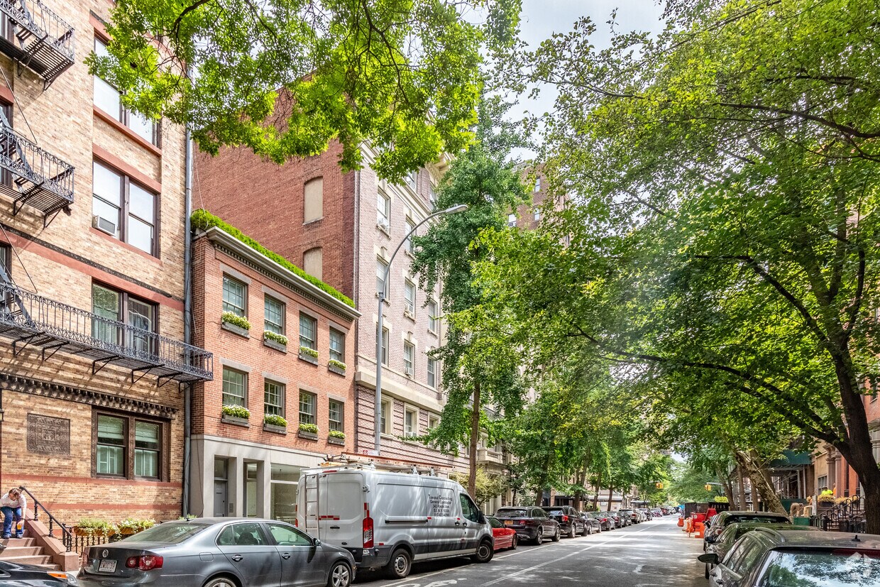Primary Photo - 13-15 E 10th St