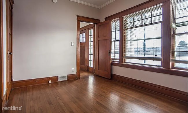 Building Photo - 3 br, 2 bath House - 710 W Stadium Blvd NE...