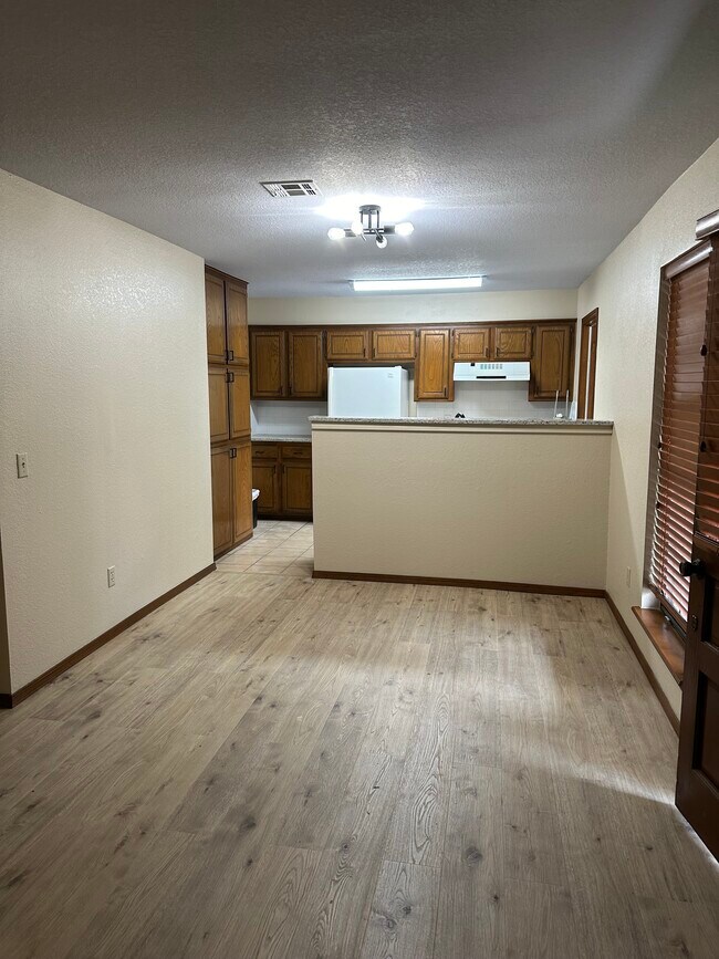 Building Photo - 9105 Stonegate