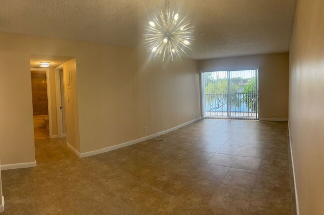 Building Photo - Charming 2-Bed Water View Condo Haven in M...