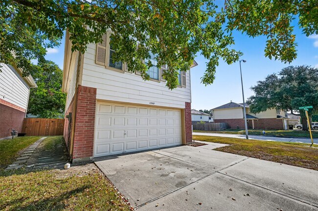 Foto del edificio - 11902 Rolling Stream Dr