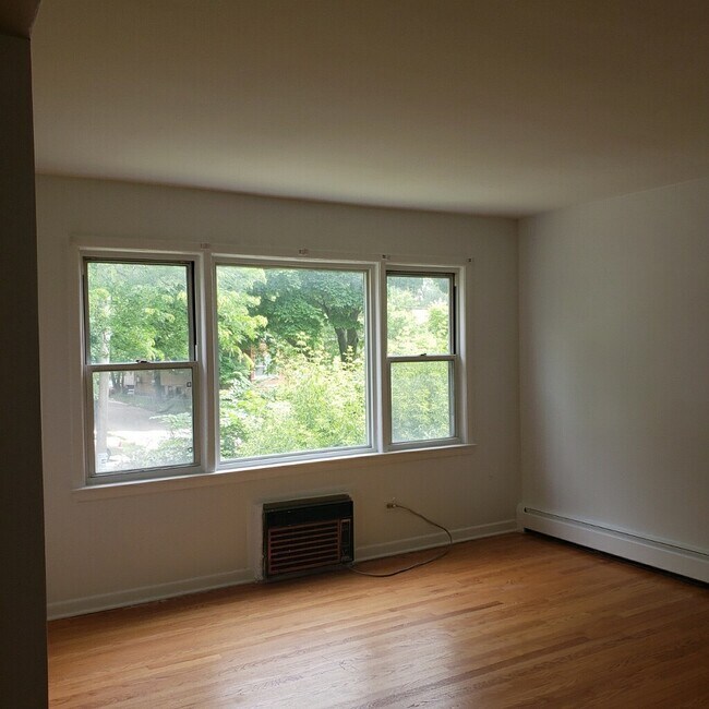 Foto del edificio - 4851 Greenleaf St