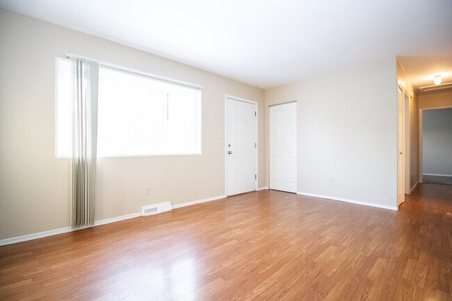 Foto del edificio - 2038 Airline Ave