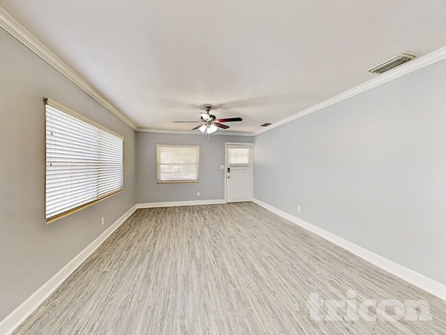 Foto del edificio - 225 W King St