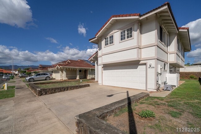 Building Photo - Golf Club Estates 3BR/2.5BA Available 12/16! (Waikele)